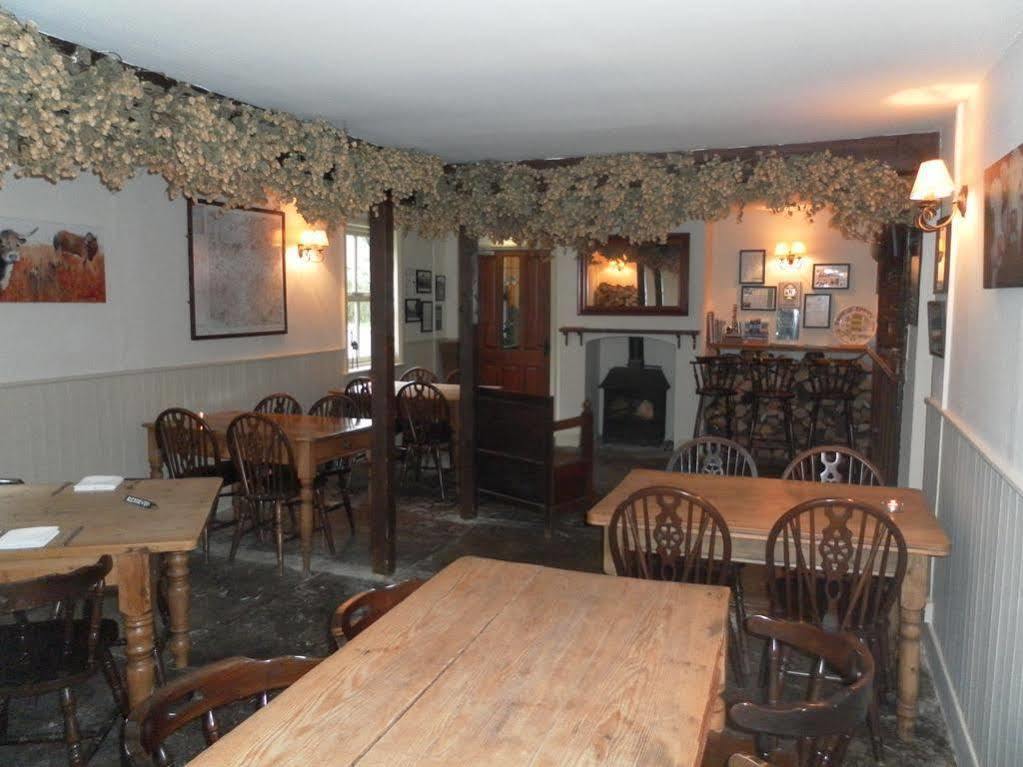 The Chetnole Inn Buitenkant foto